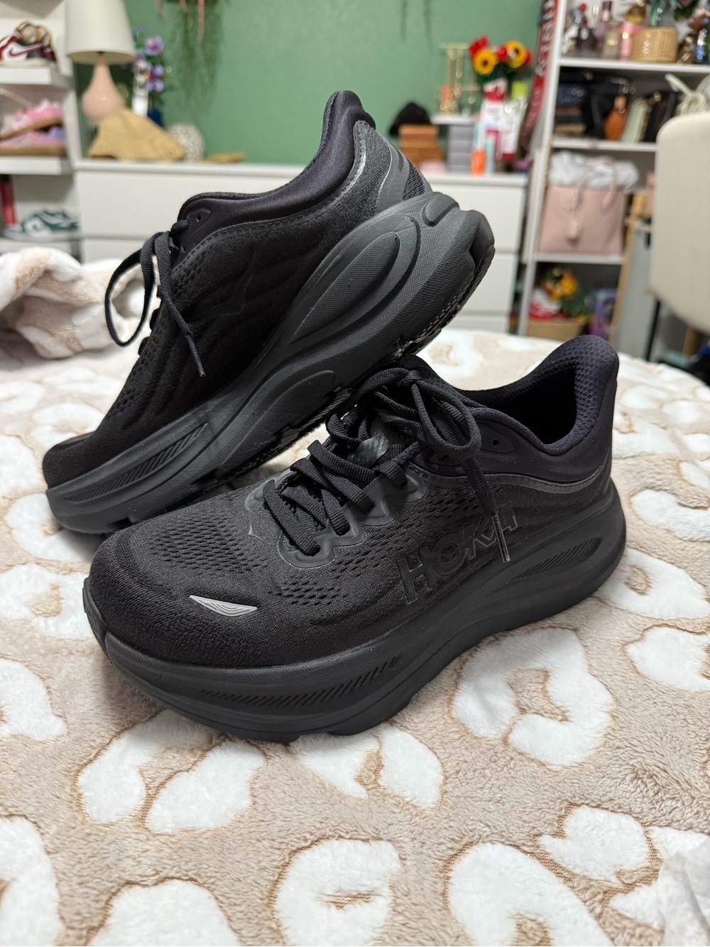 NEW HOKA Bondi 9 Women’s 7 Extra Wide 2E Black/Black Running/Walking Shoes NWOB